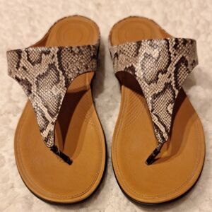 womens FitFlop Animal Print Sandals Size 9.   EUC